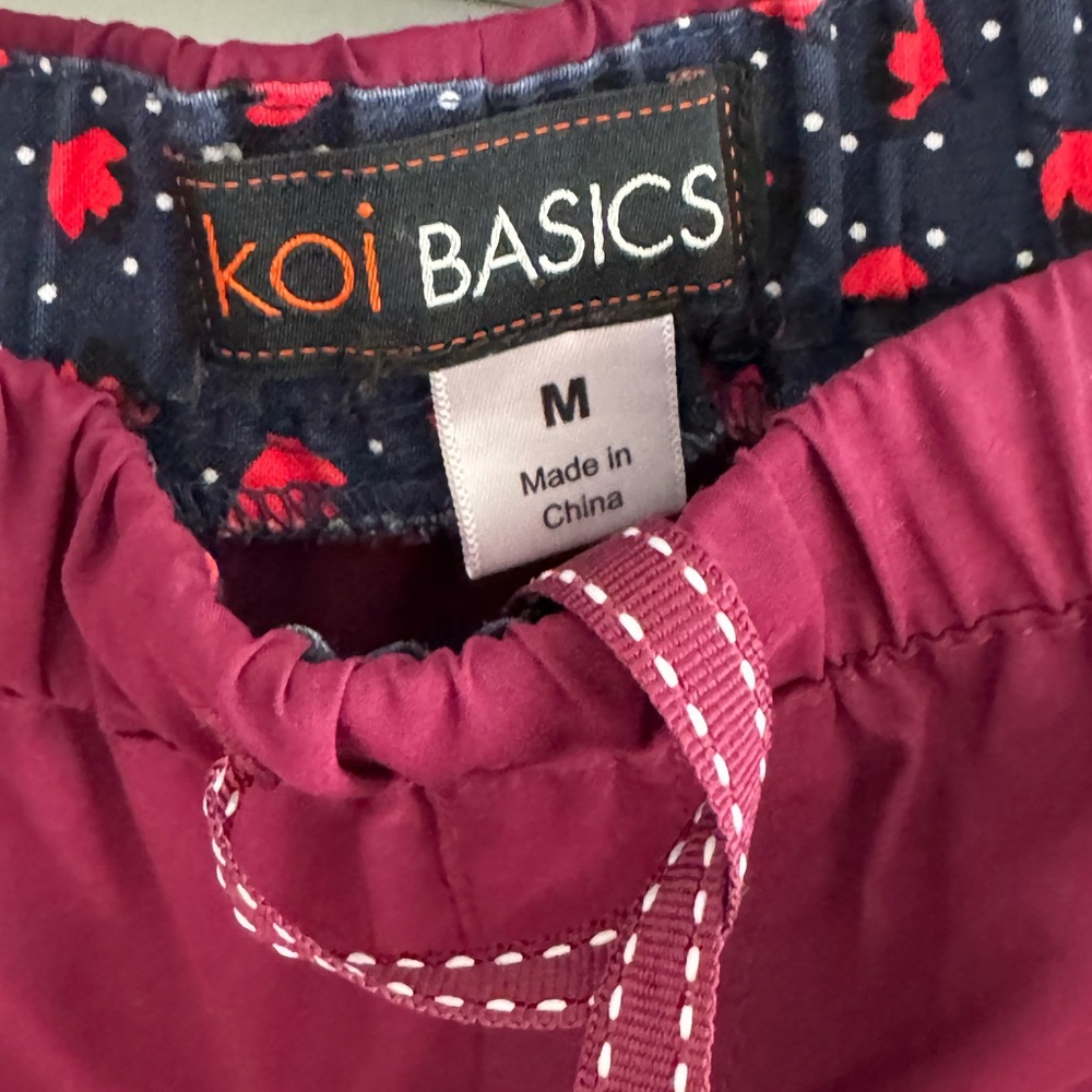 Koi Basics Scrub Set - Picture 4 of 5